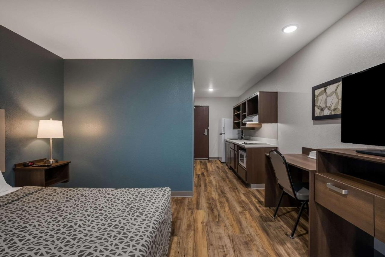 Woodspring Suites Milwaukee - Menomonee Falls Экстерьер фото