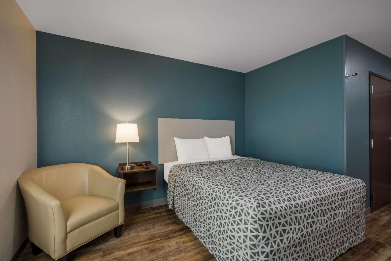Woodspring Suites Milwaukee - Menomonee Falls Экстерьер фото