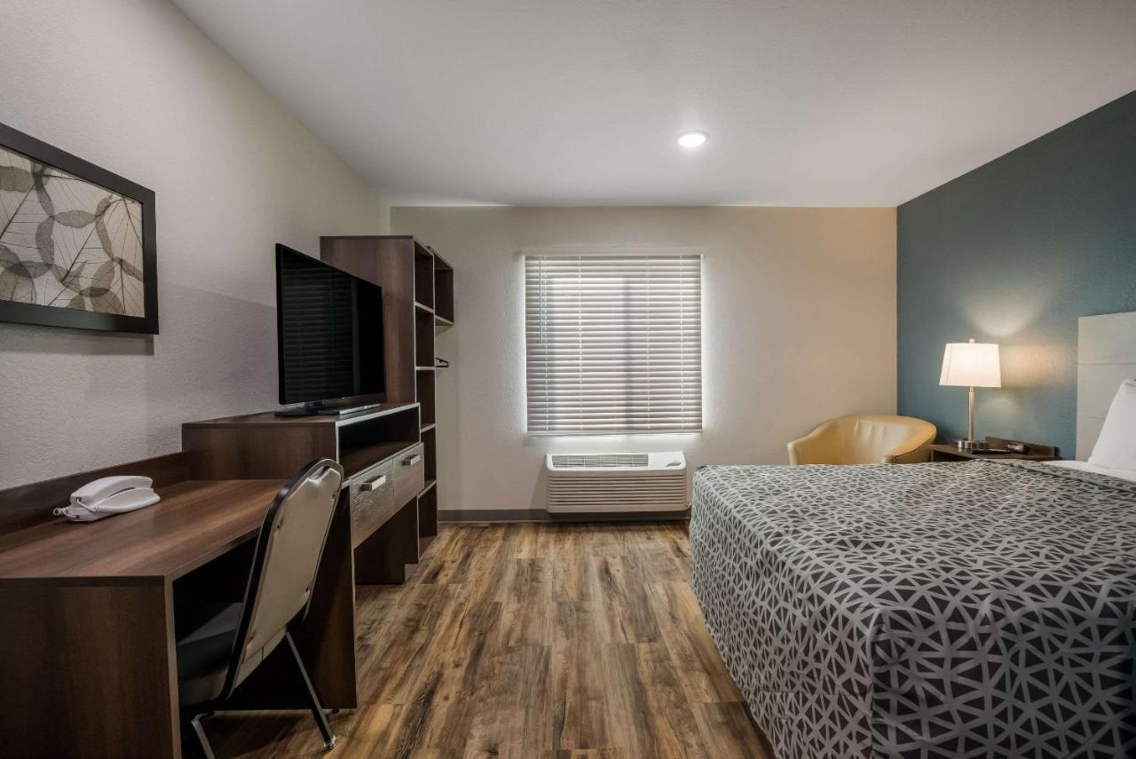 Woodspring Suites Milwaukee - Menomonee Falls Экстерьер фото