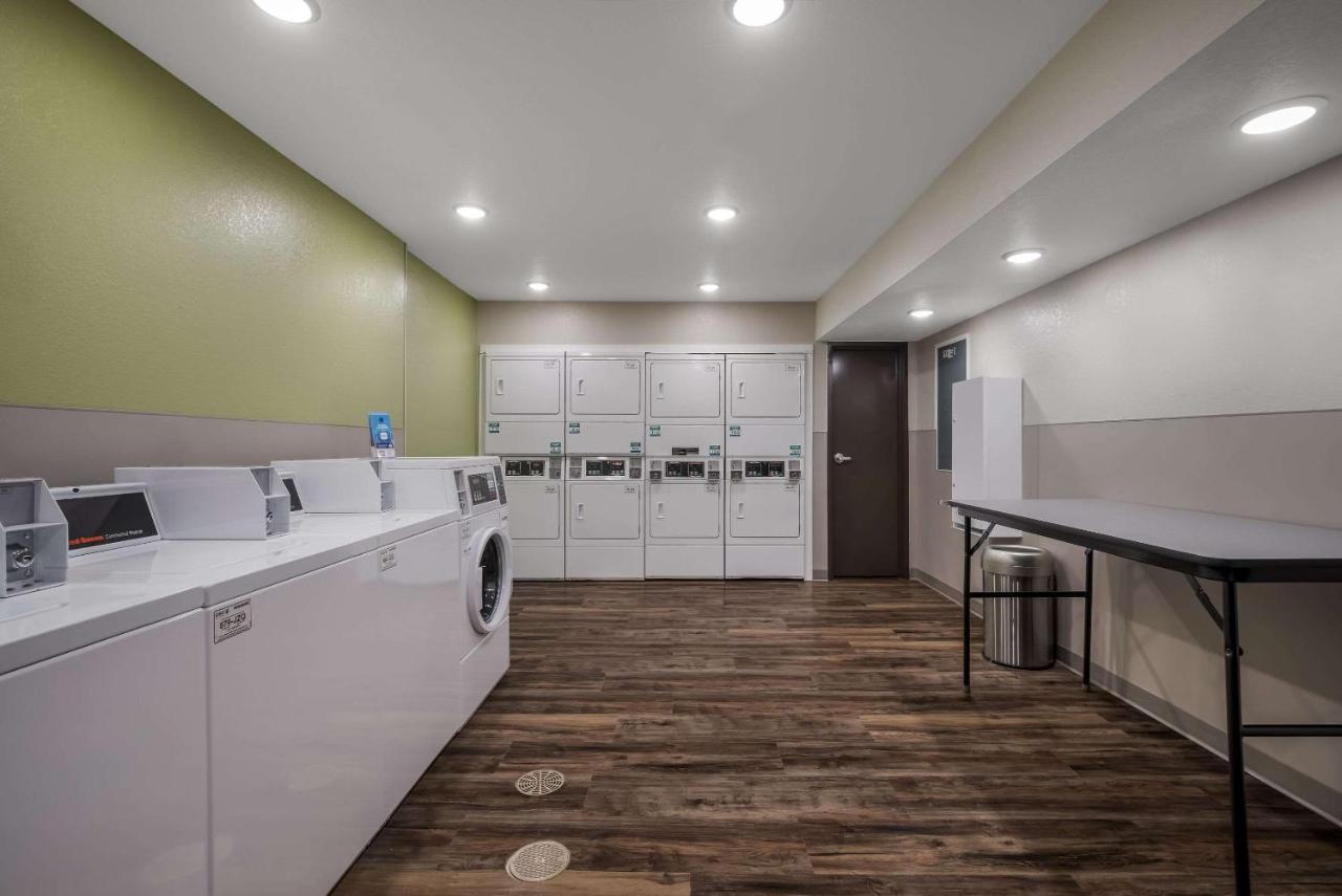 Woodspring Suites Milwaukee - Menomonee Falls Экстерьер фото